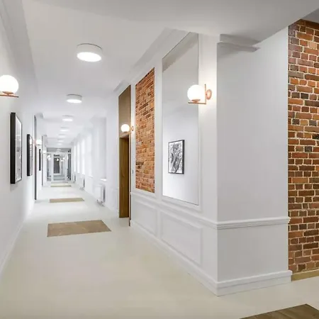 Poniatowskiego Parkside Studio~parking And Lift Apartment