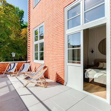 Poniatowskiego Parkside Studio~parking And Lift Apartment