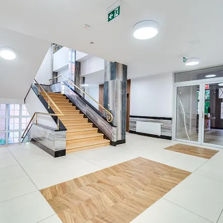 Poniatowskiego Parkside Studio~parking And Lift Apartmán *